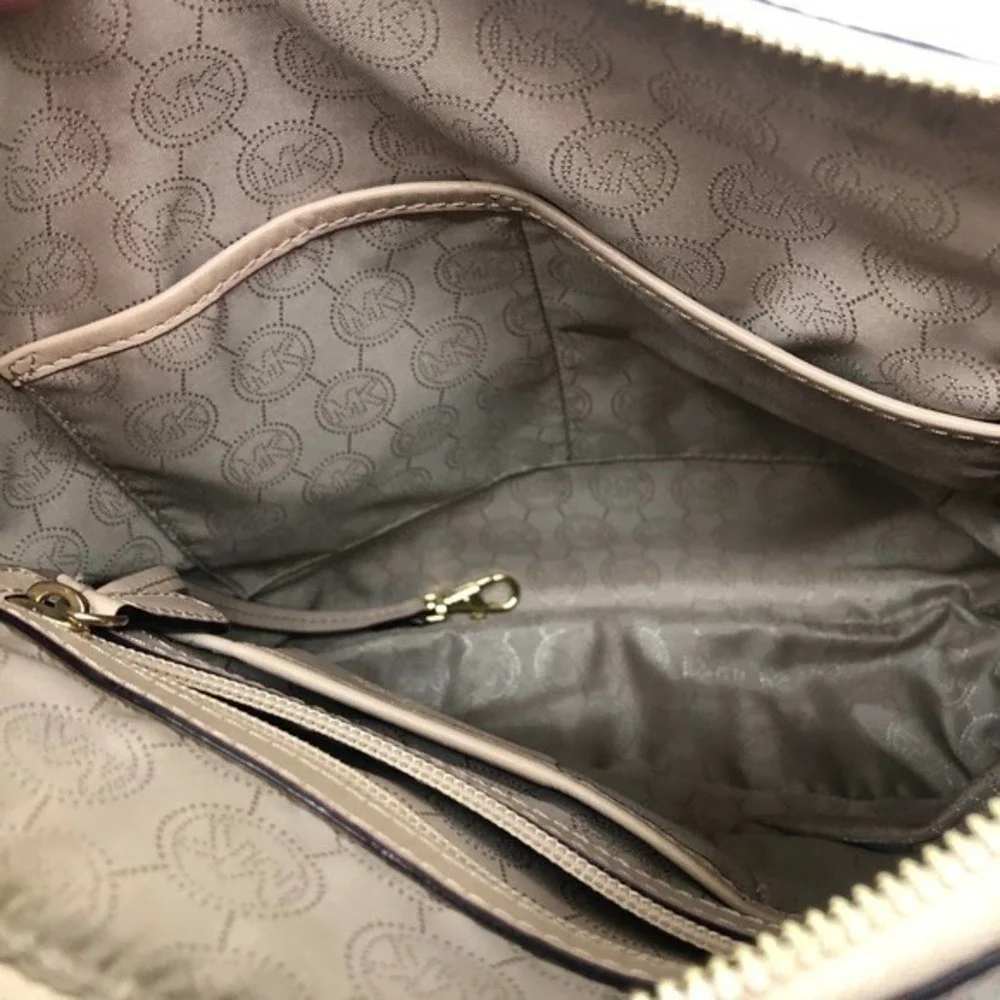 Michael Kors Signature crossbody vanilla purse
